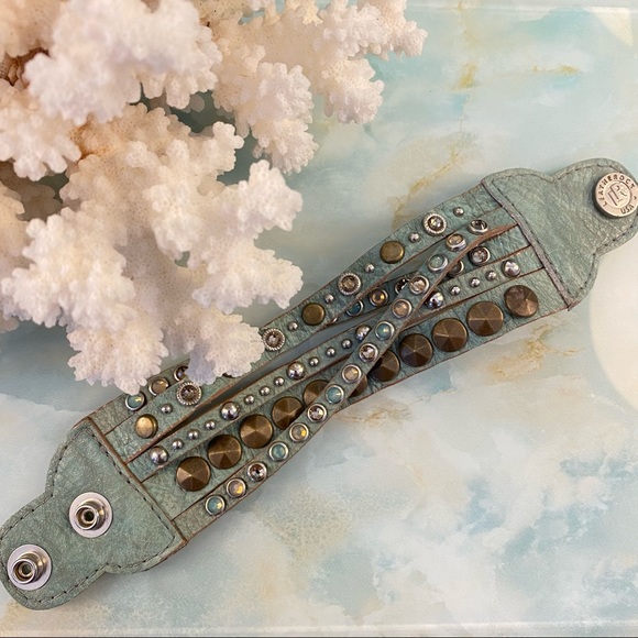 LEATHEROCK Paris Cuff - Picture 2 of 4